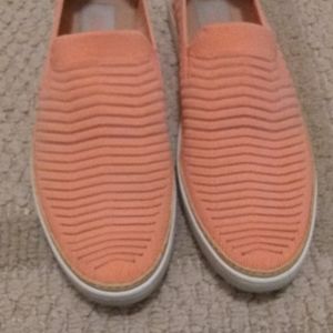 UGG Sammy Breeze Slip-On Sneaker Sz- 9.5